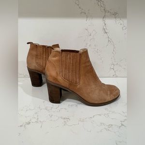 Dr. Scholl’s Cognac Chelsea Ankle Boots - Size 7.5